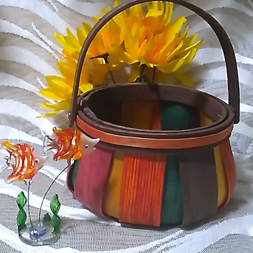 Cute Wooden Basket and Adorable Art Glass 🐠 Fish.